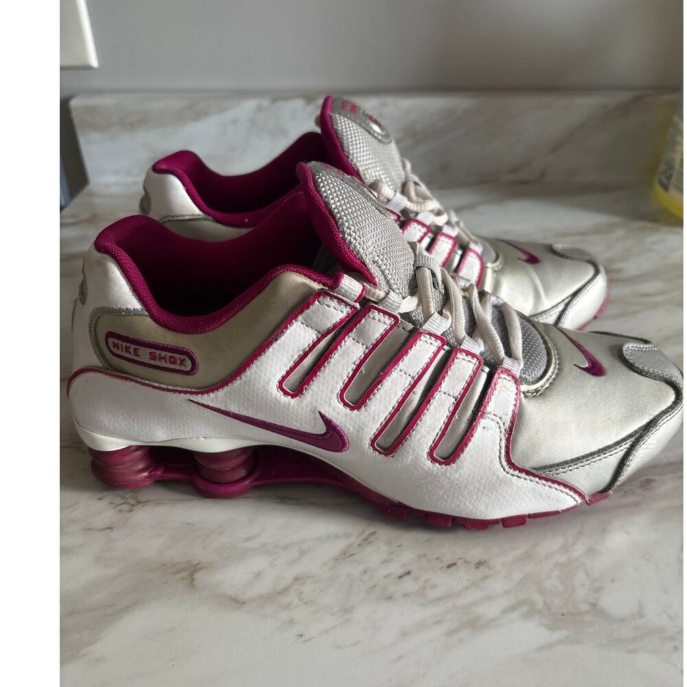 Women's Size 8.5 Nike Shox Running Shoes Pink, White Silver Magenta 488312-013